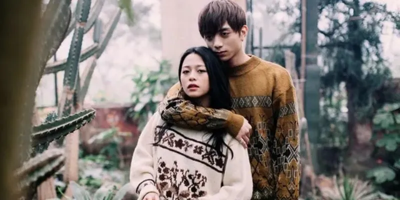 Phía sau một cô gái English version